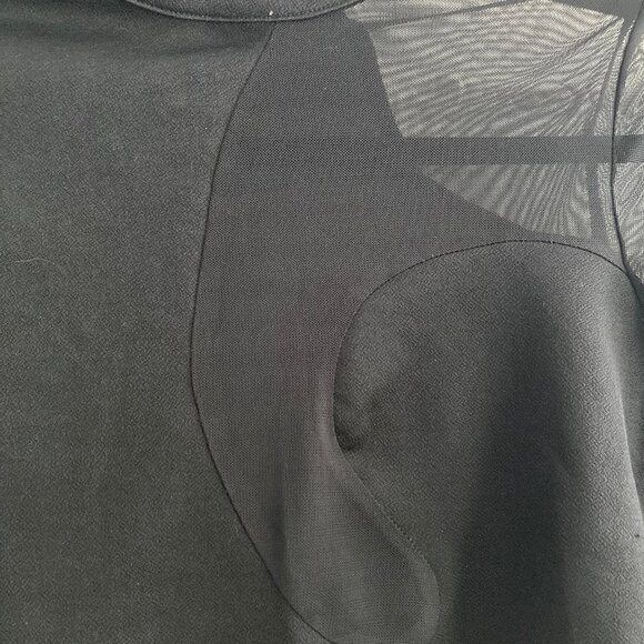 PrettyLittleThing Black Mesh Contrast Detail Long Sleeve Top - Picture 4 of 6